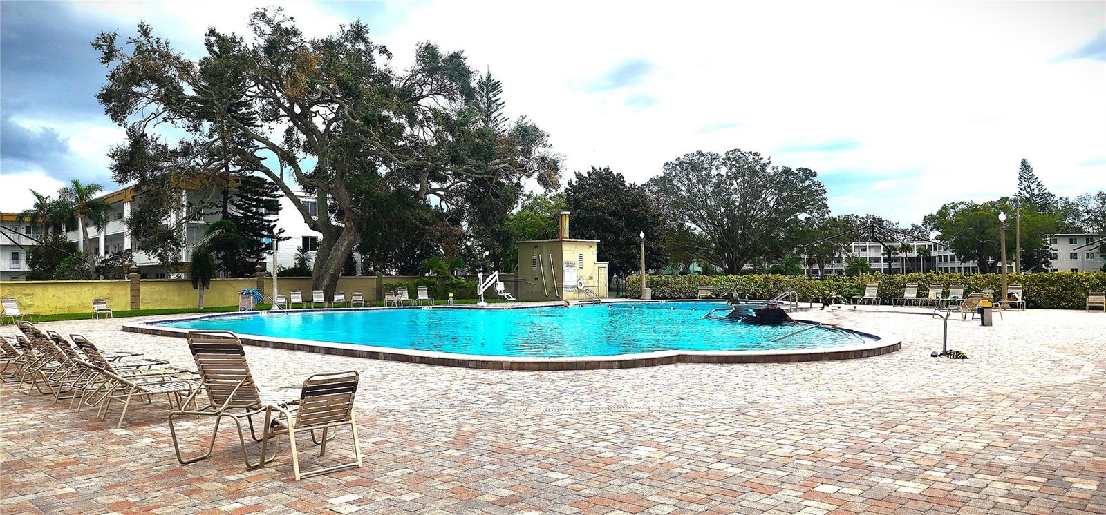 Image 40 of 48 For 2402 Ecuadorian Way 22