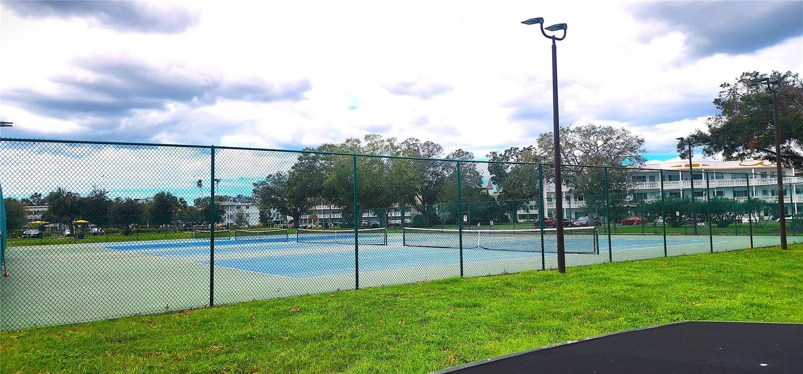 Image 41 of 48 For 2402 Ecuadorian Way 22