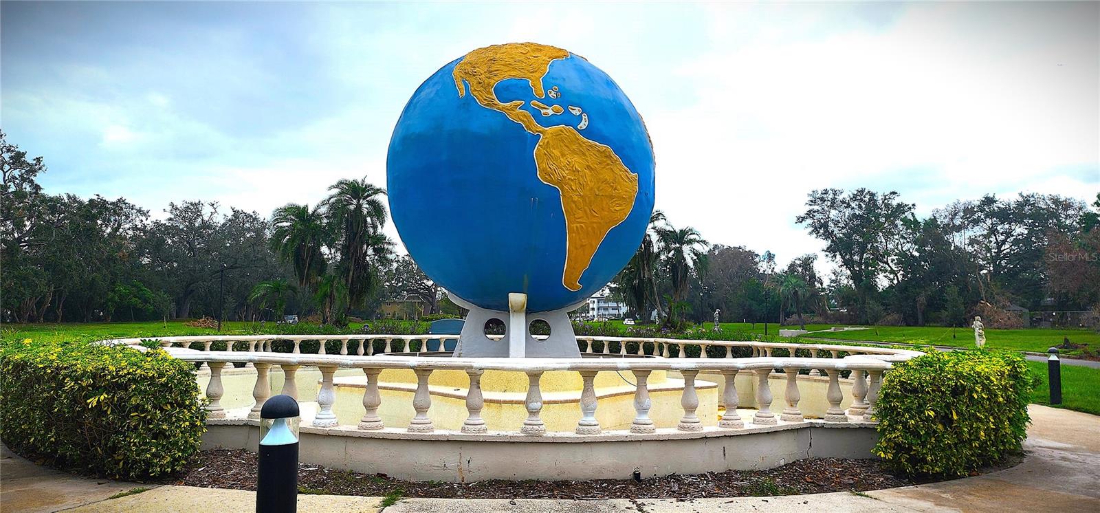 Image 43 of 48 For 2402 Ecuadorian Way 22