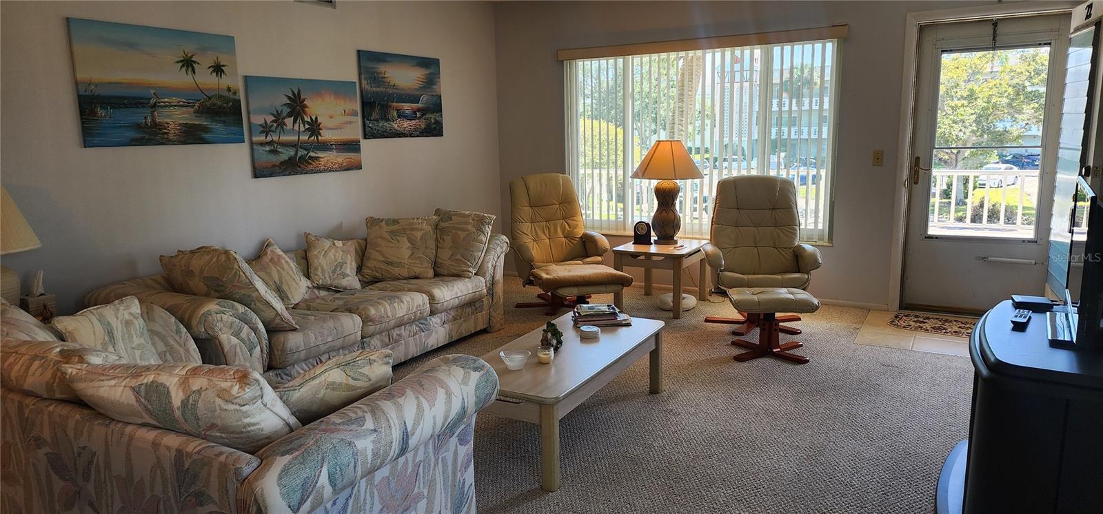 Image 8 of 48 For 2402 Ecuadorian Way 22