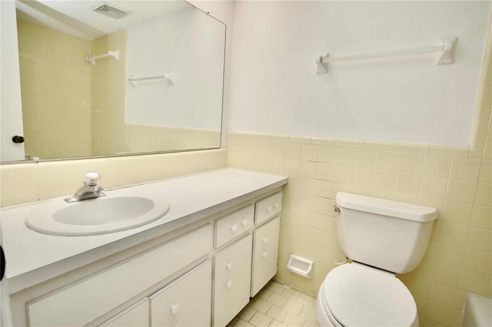 Image 18 of 20 For 2101 Sunset Point Road 702