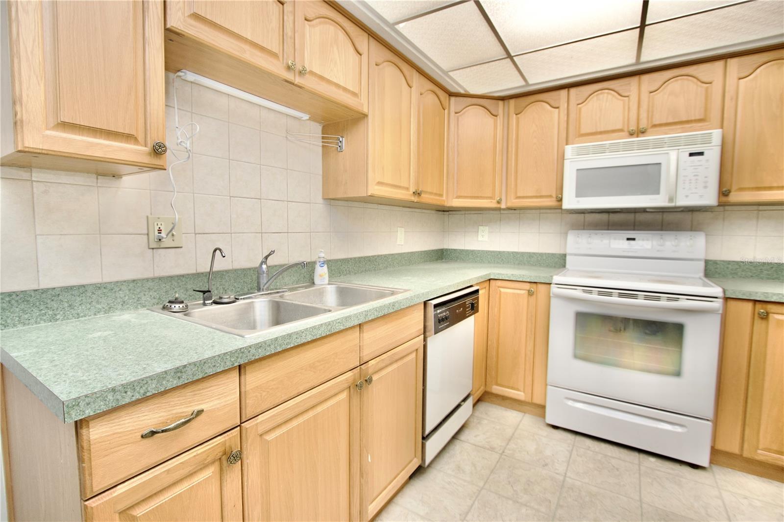 Image 9 of 20 For 2101 Sunset Point Road 702