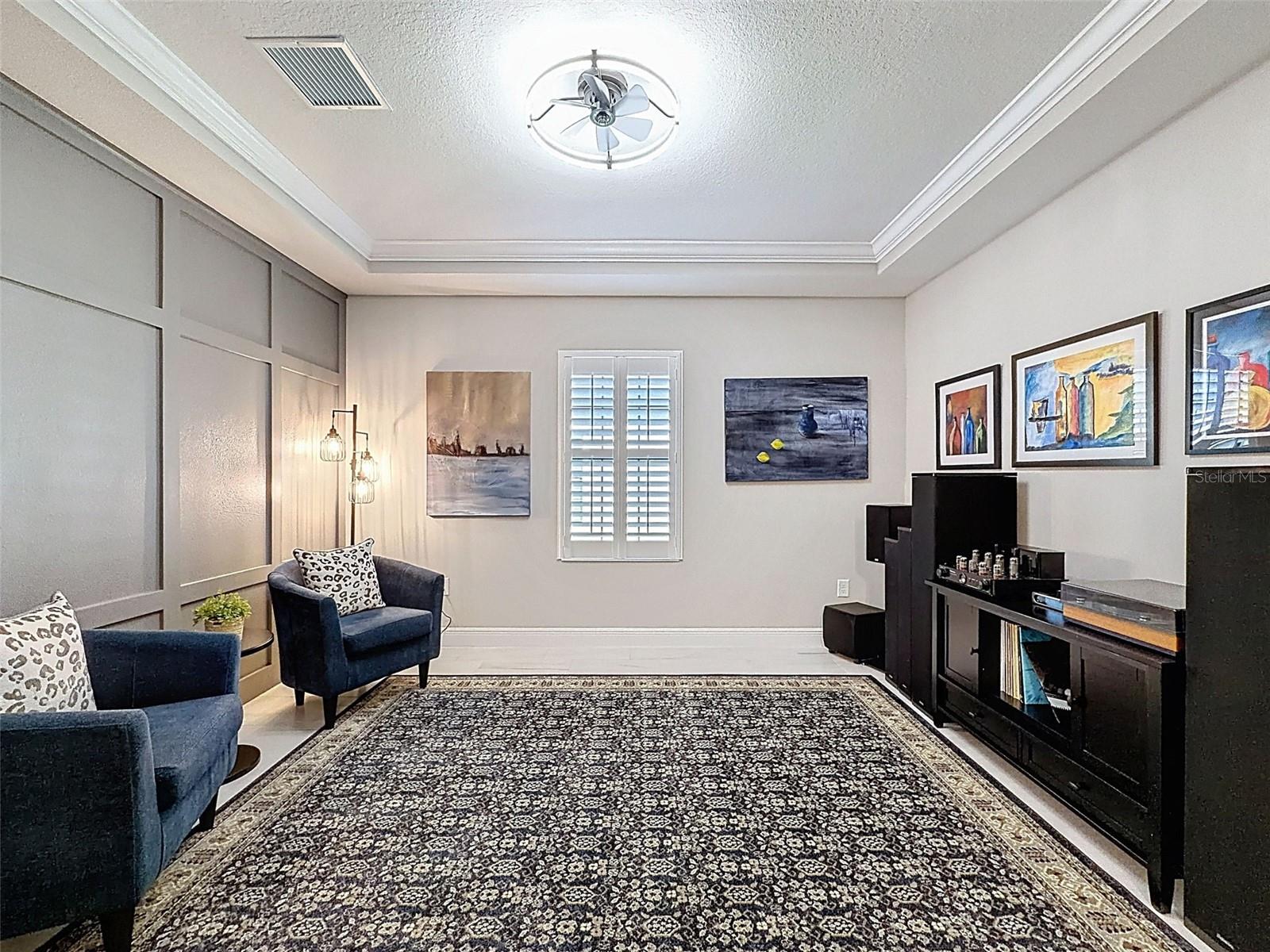 Listing photo id 8 for 21931 Woodshadow Way