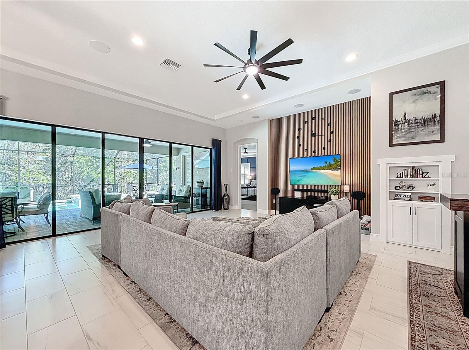 Listing photo id 17 for 21931 Woodshadow Way