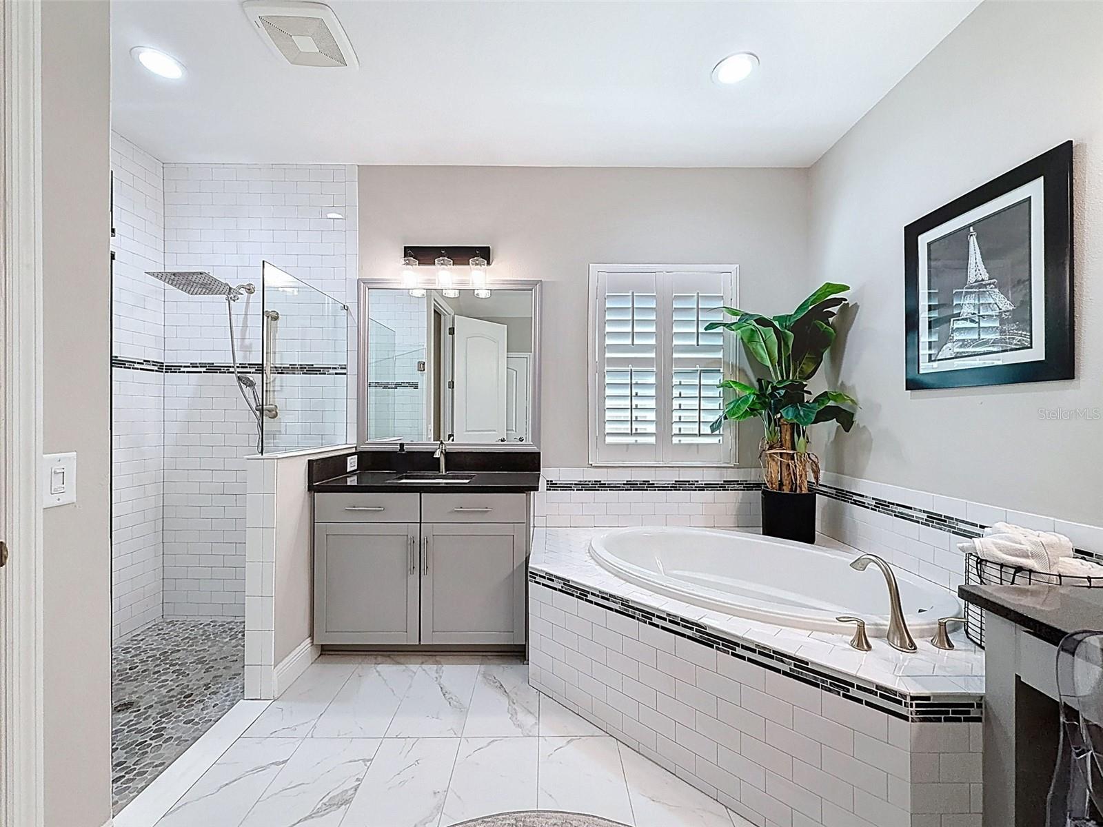 Listing photo id 22 for 21931 Woodshadow Way