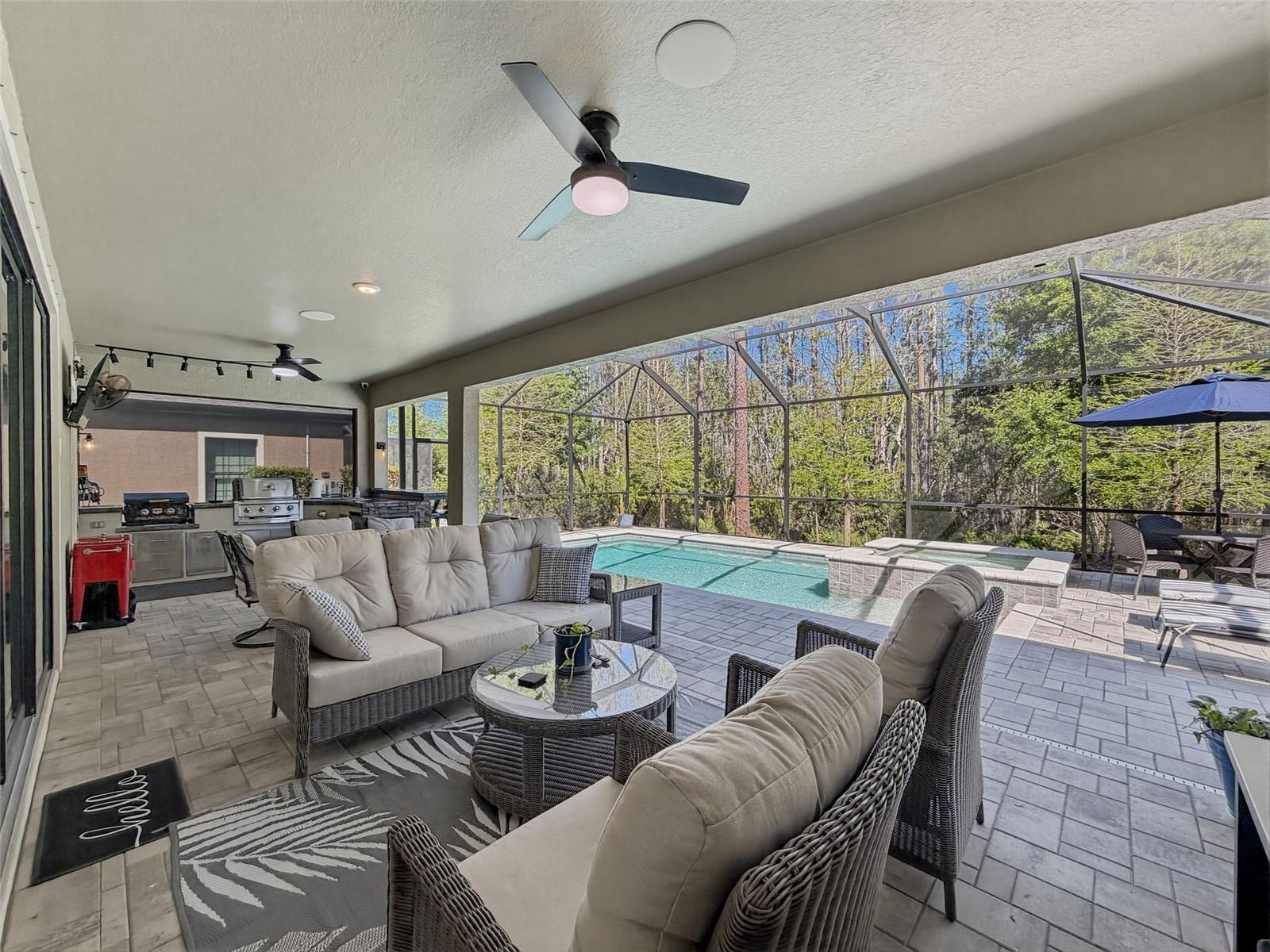 Listing photo id 1 for 21931 Woodshadow Way