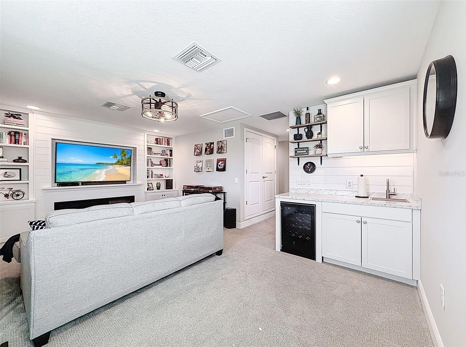 Listing photo id 33 for 21931 Woodshadow Way