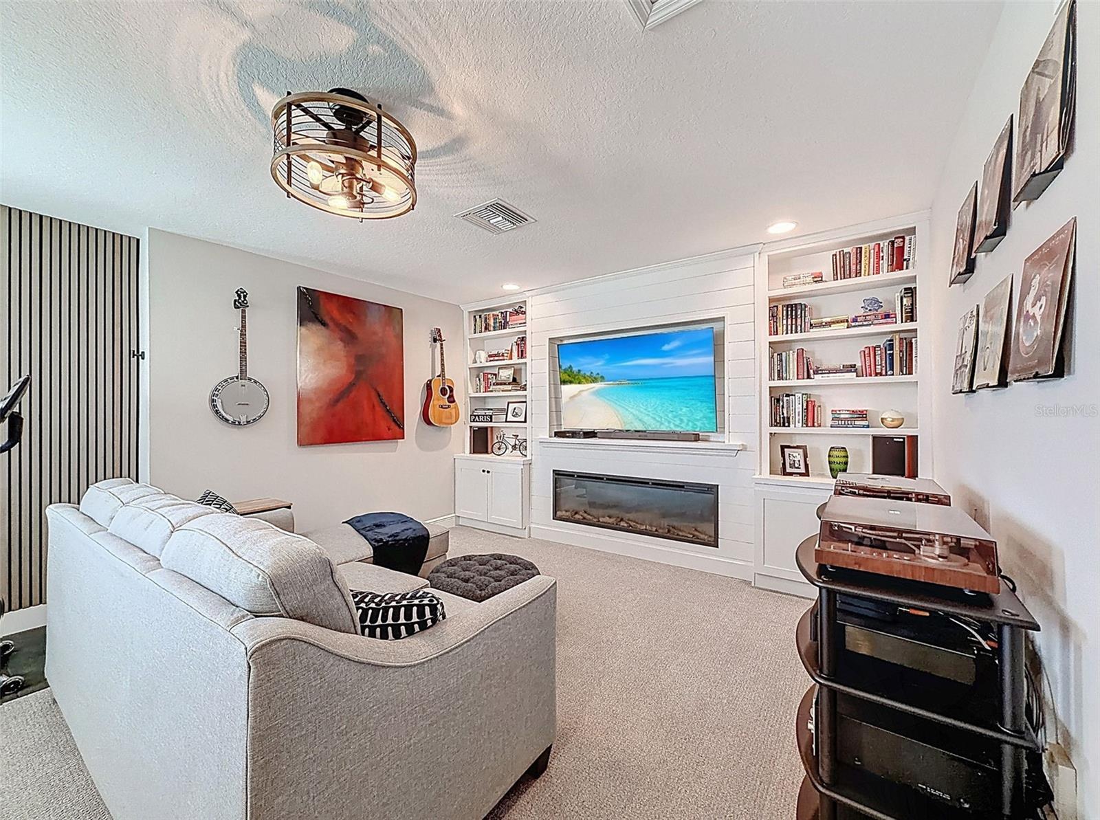 Listing photo id 34 for 21931 Woodshadow Way