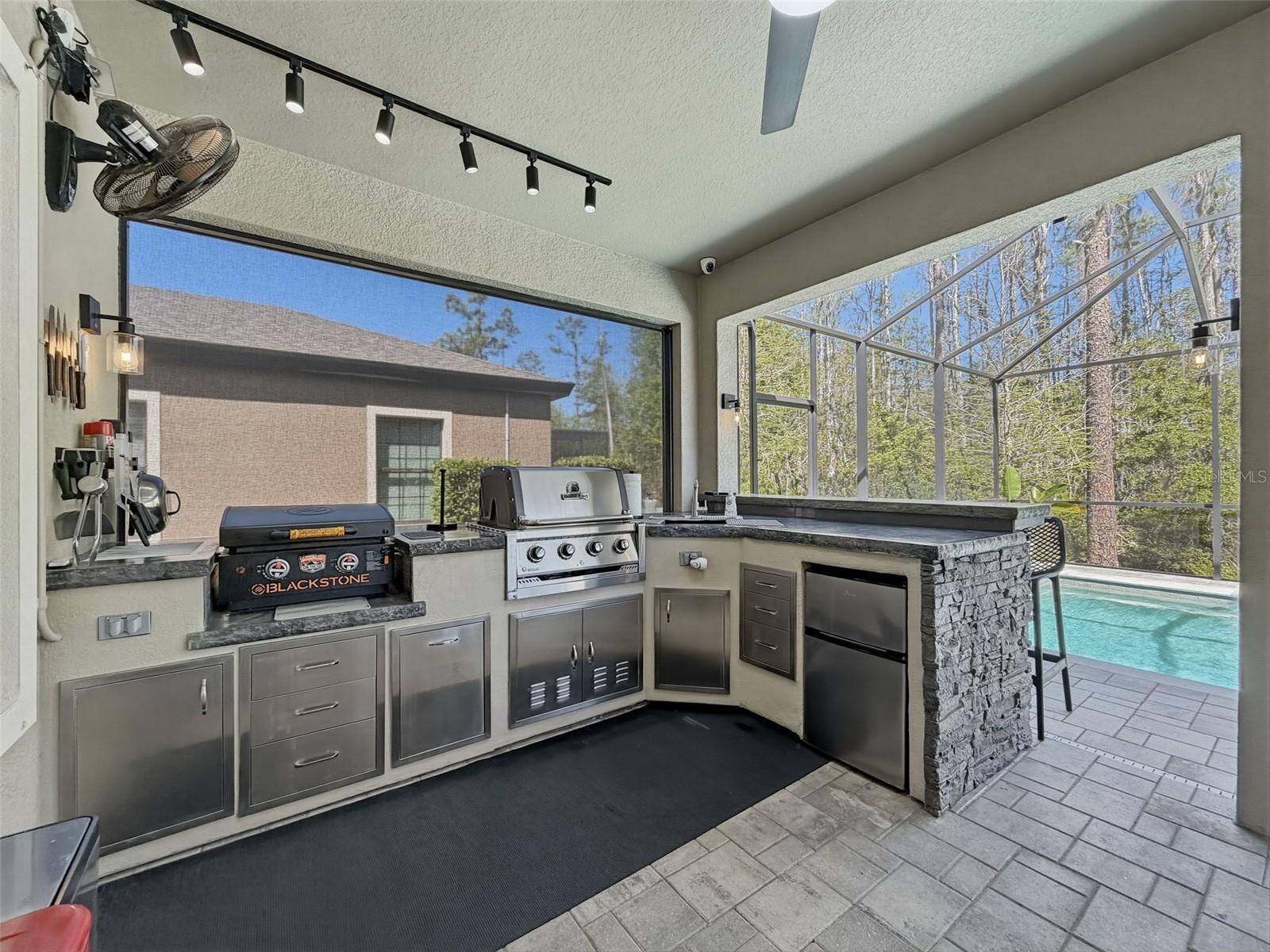 Listing photo id 39 for 21931 Woodshadow Way