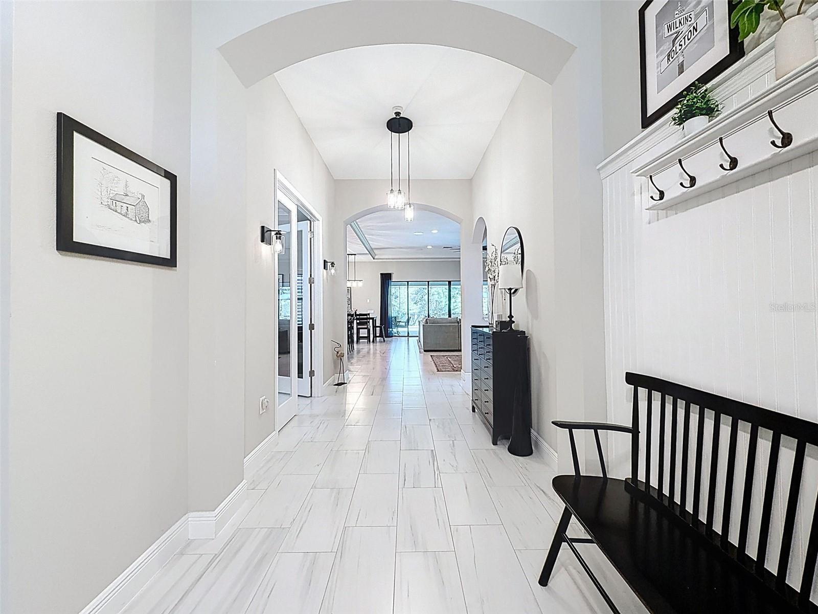 Listing photo id 3 for 21931 Woodshadow Way