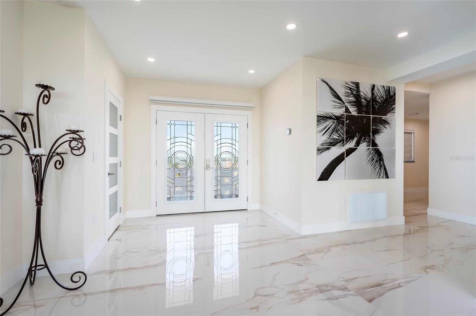 Listing photo id 10 for 1365 Snell Isle Boulevard Ne 9a