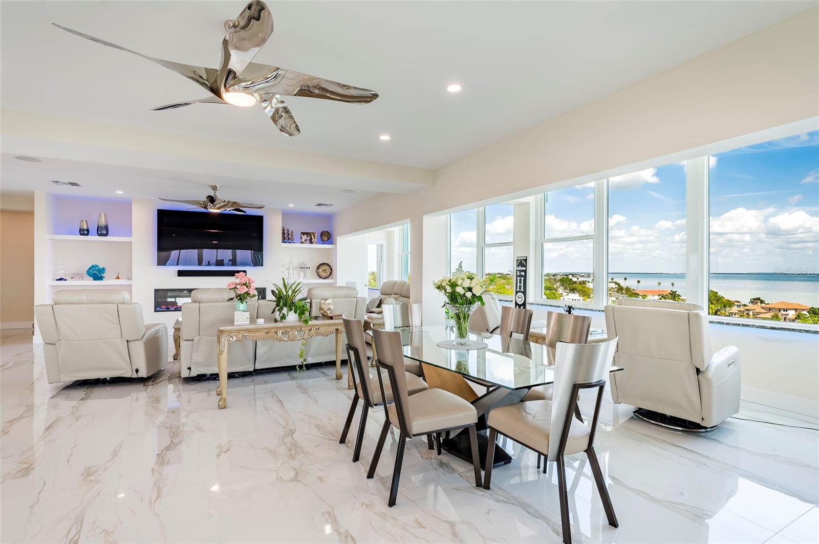 Listing photo id 17 for 1365 Snell Isle Boulevard Ne 9a