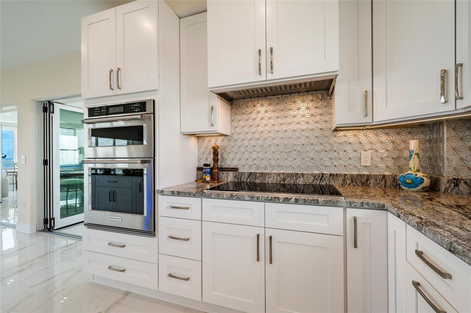 Listing photo id 23 for 1365 Snell Isle Boulevard Ne 9a