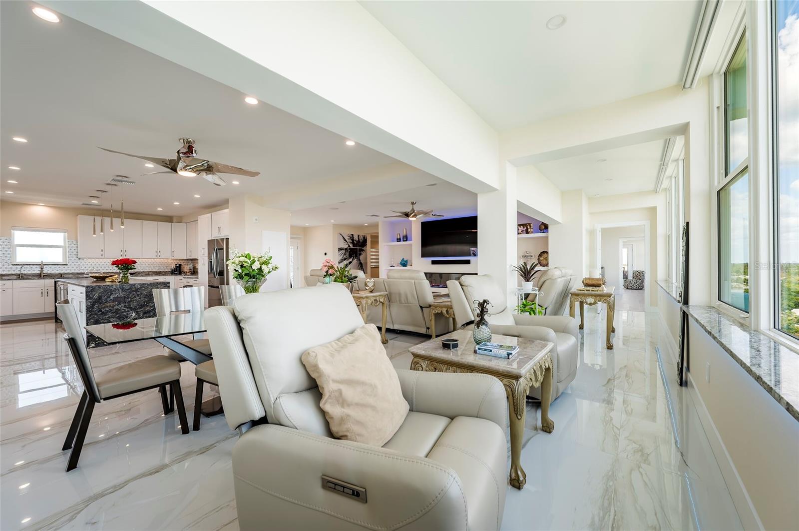 Listing photo id 24 for 1365 Snell Isle Boulevard Ne 9a