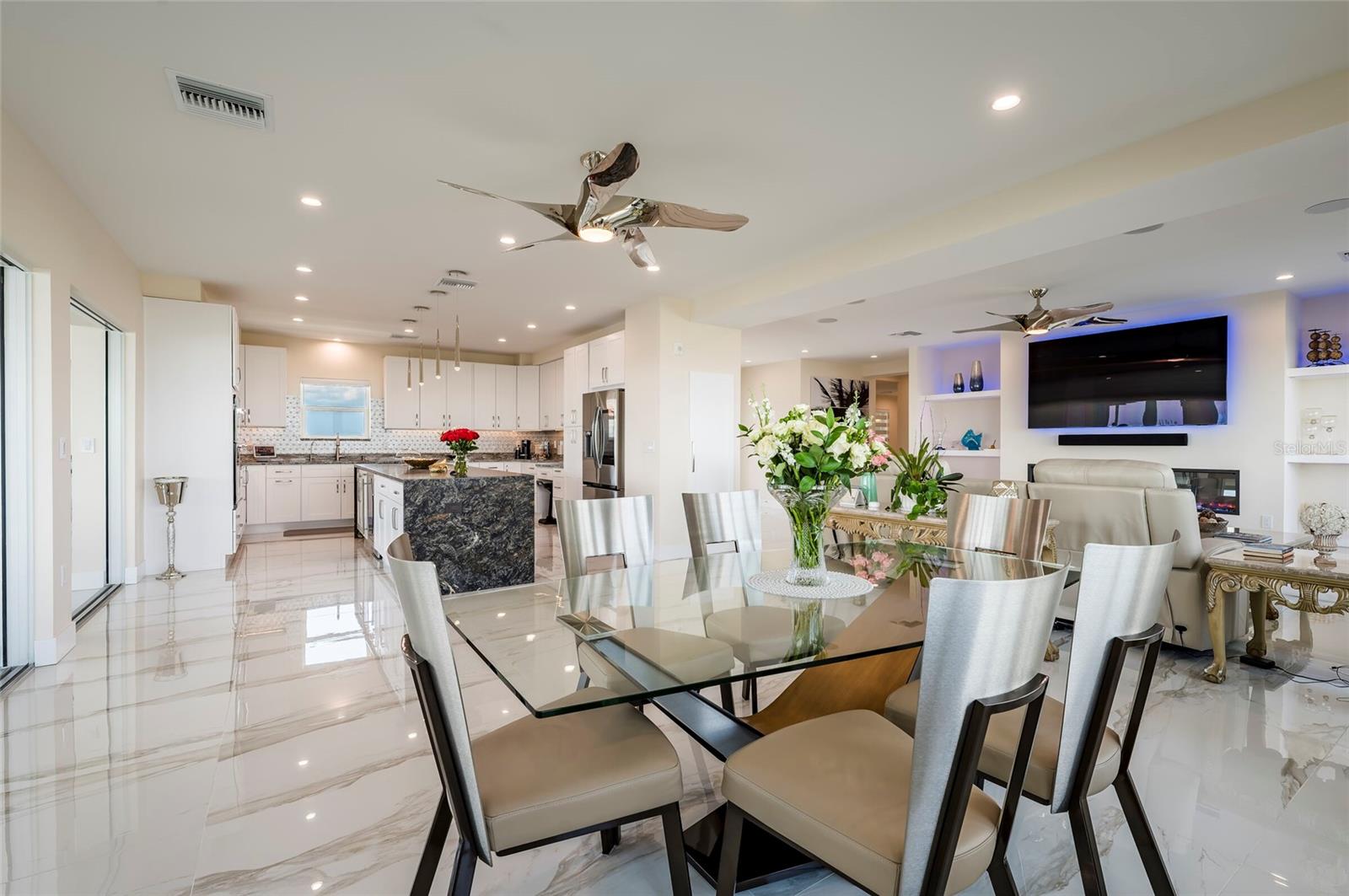 Listing photo id 25 for 1365 Snell Isle Boulevard Ne 9a