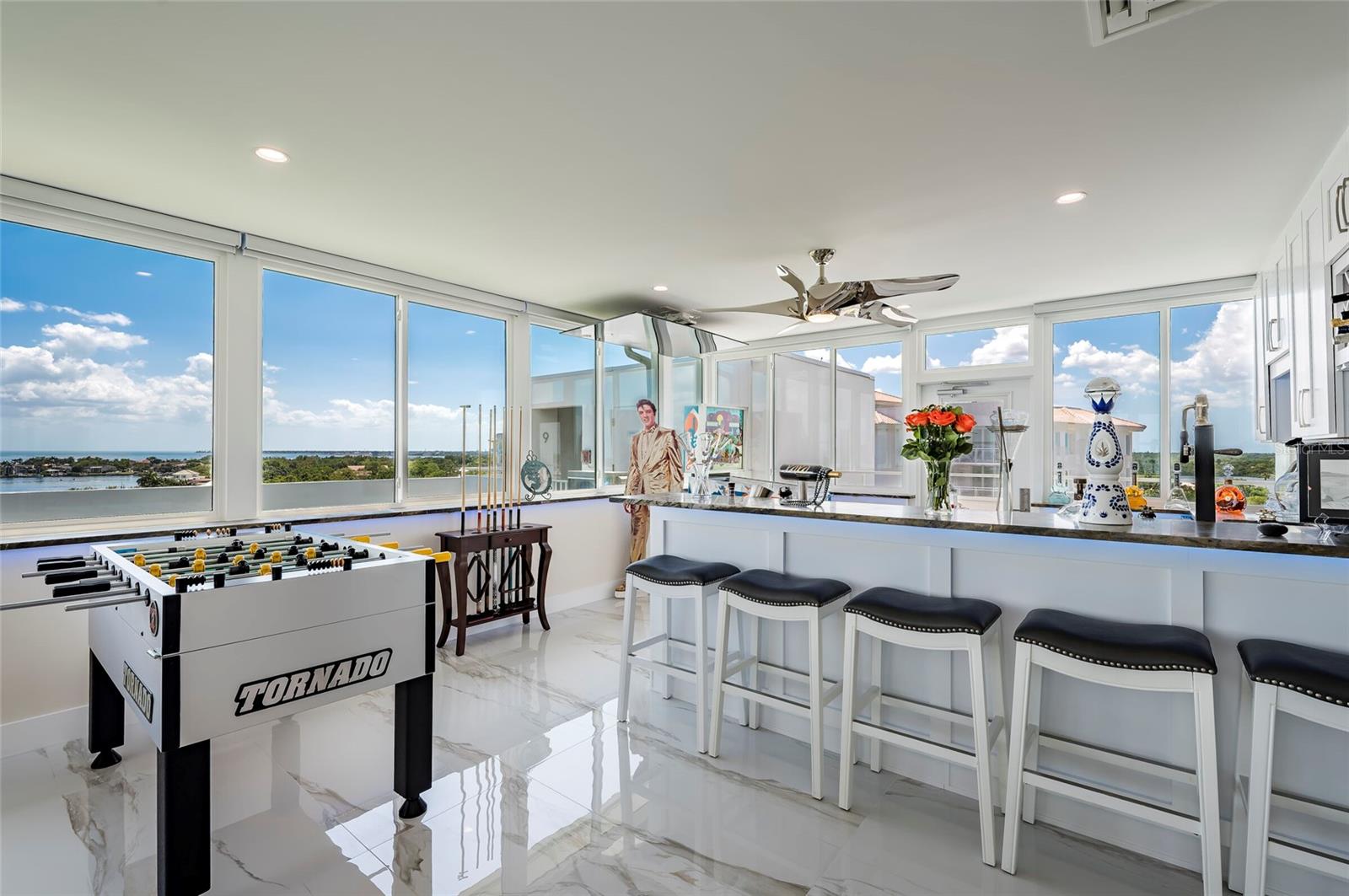 Listing photo id 30 for 1365 Snell Isle Boulevard Ne 9a