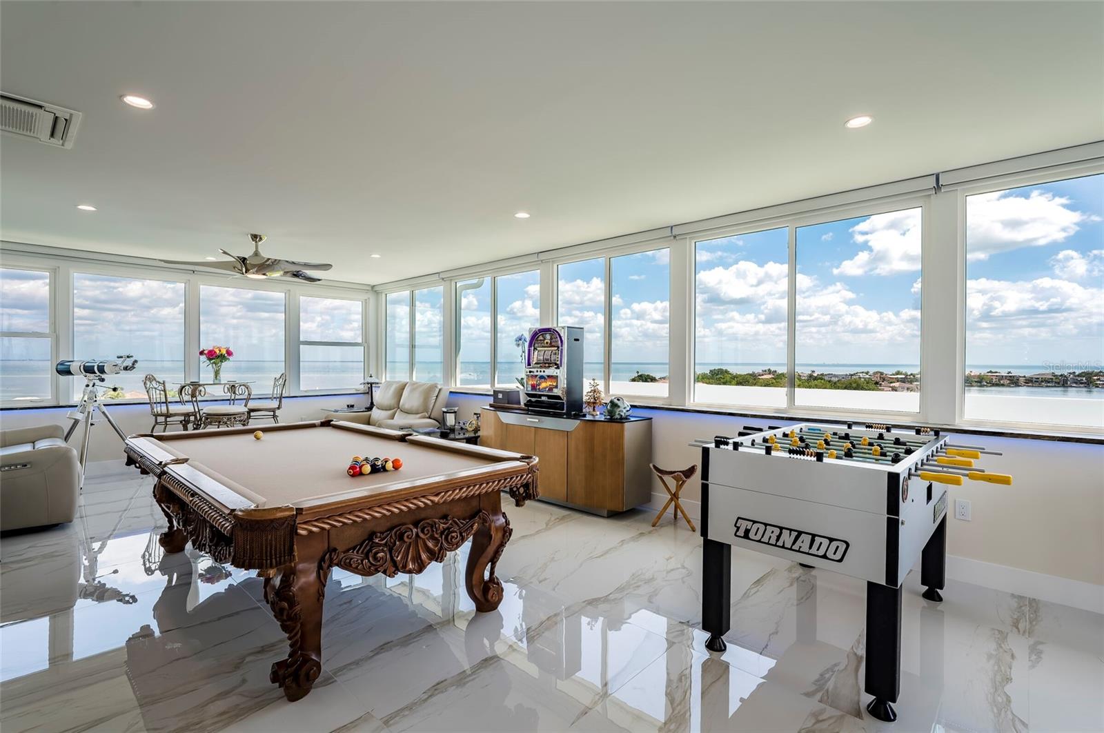 Listing photo id 34 for 1365 Snell Isle Boulevard Ne 9a