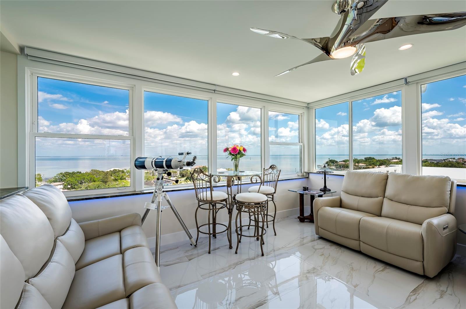 Listing photo id 36 for 1365 Snell Isle Boulevard Ne 9a