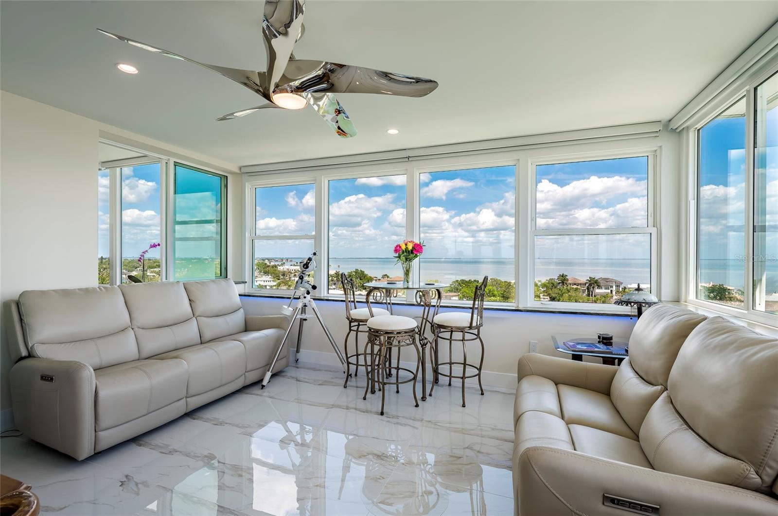 Listing photo id 37 for 1365 Snell Isle Boulevard Ne 9a