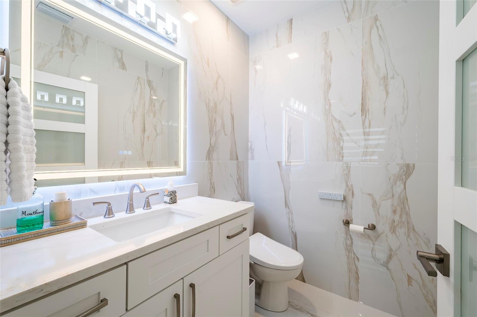 Listing photo id 39 for 1365 Snell Isle Boulevard Ne 9a