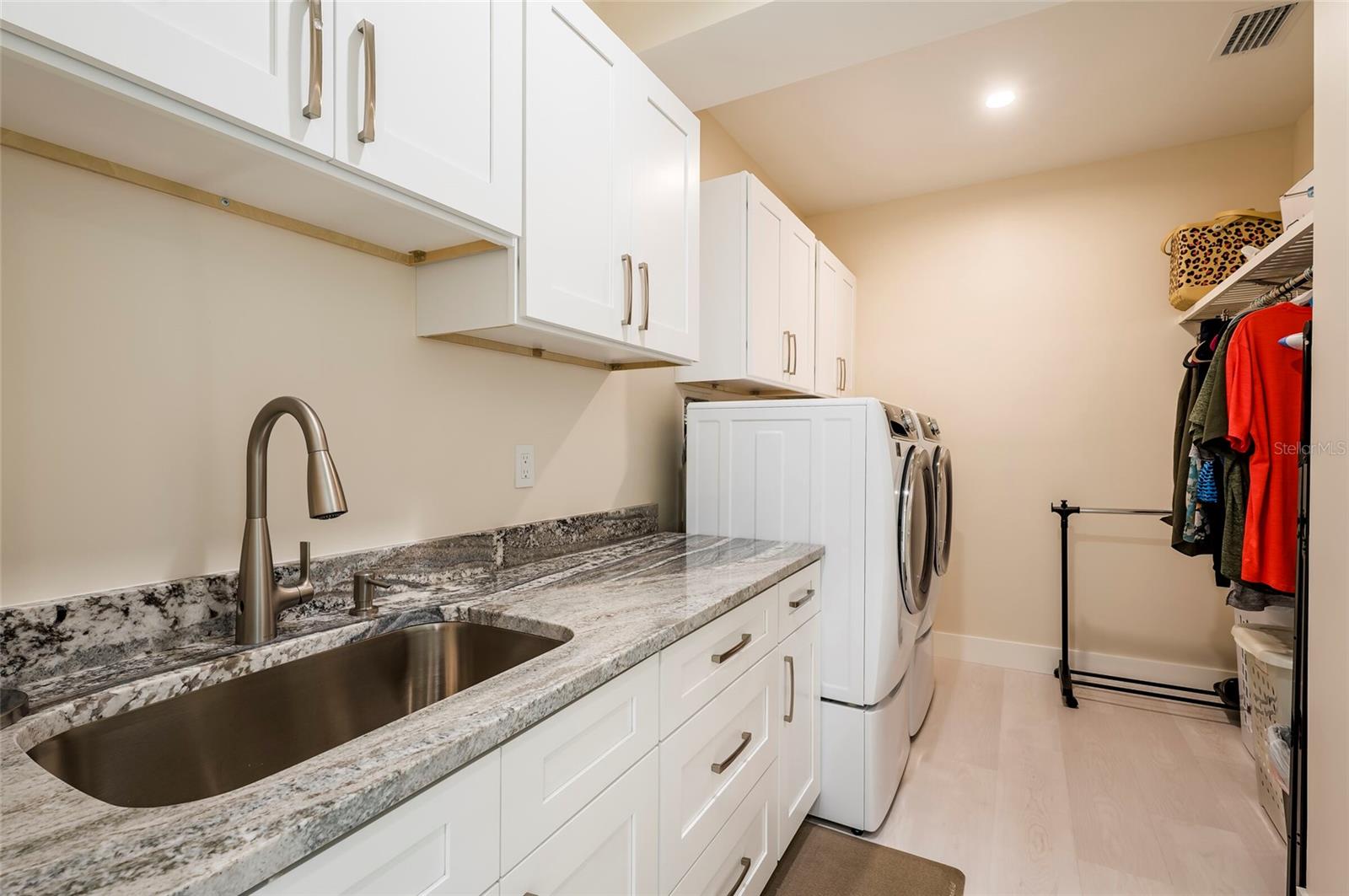 Listing photo id 41 for 1365 Snell Isle Boulevard Ne 9a