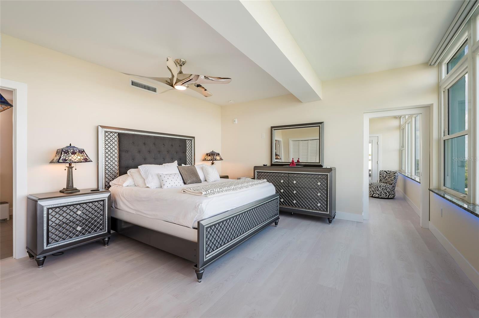 Listing photo id 43 for 1365 Snell Isle Boulevard Ne 9a