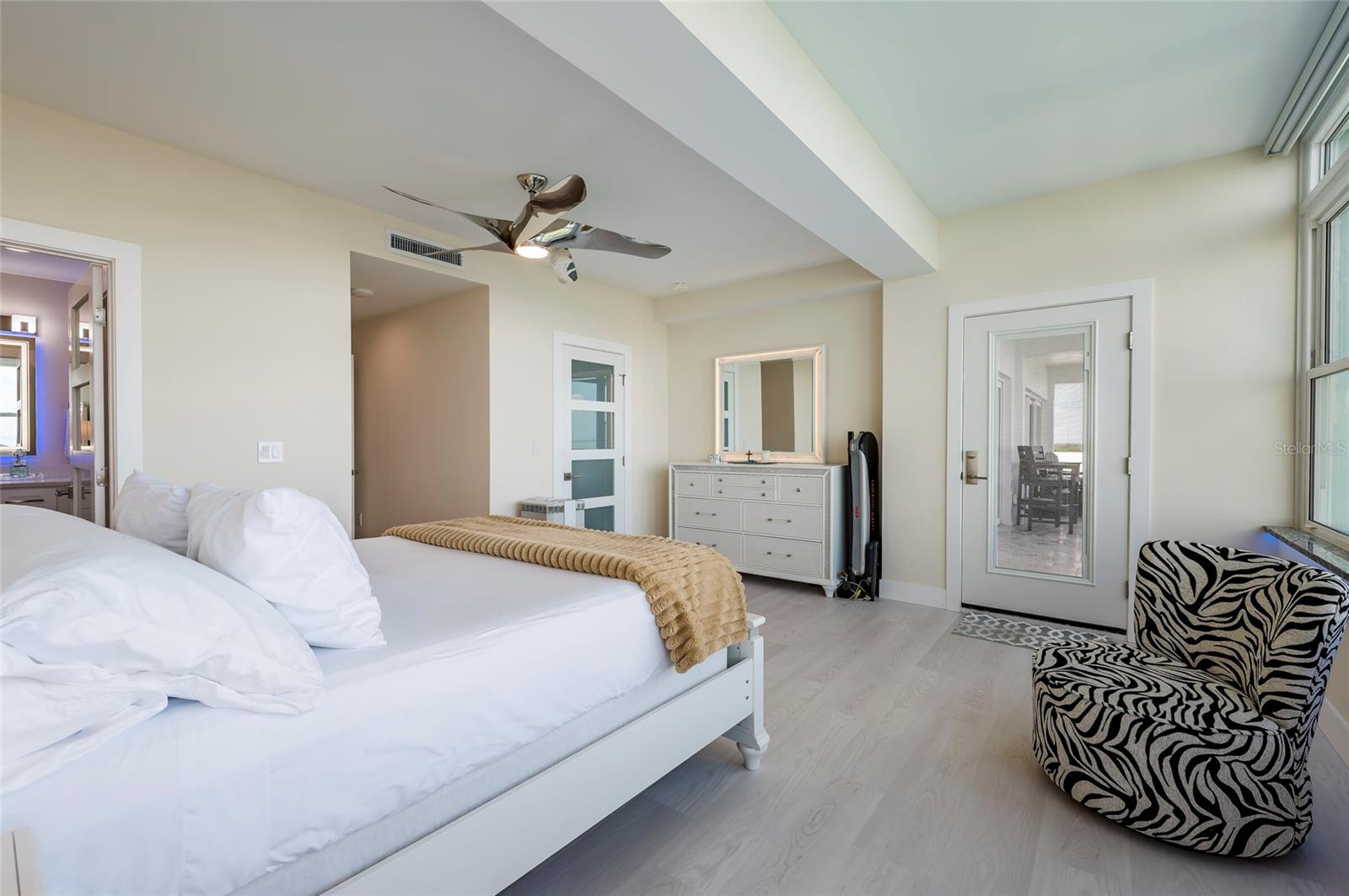 Listing photo id 47 for 1365 Snell Isle Boulevard Ne 9a