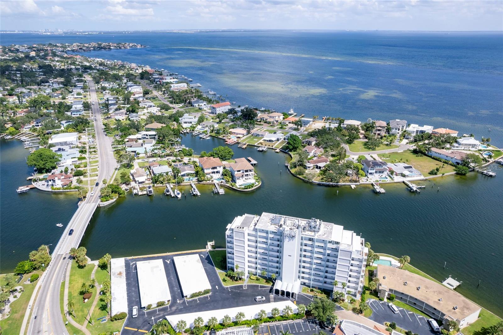 Listing photo id 3 for 1365 Snell Isle Boulevard Ne 9a