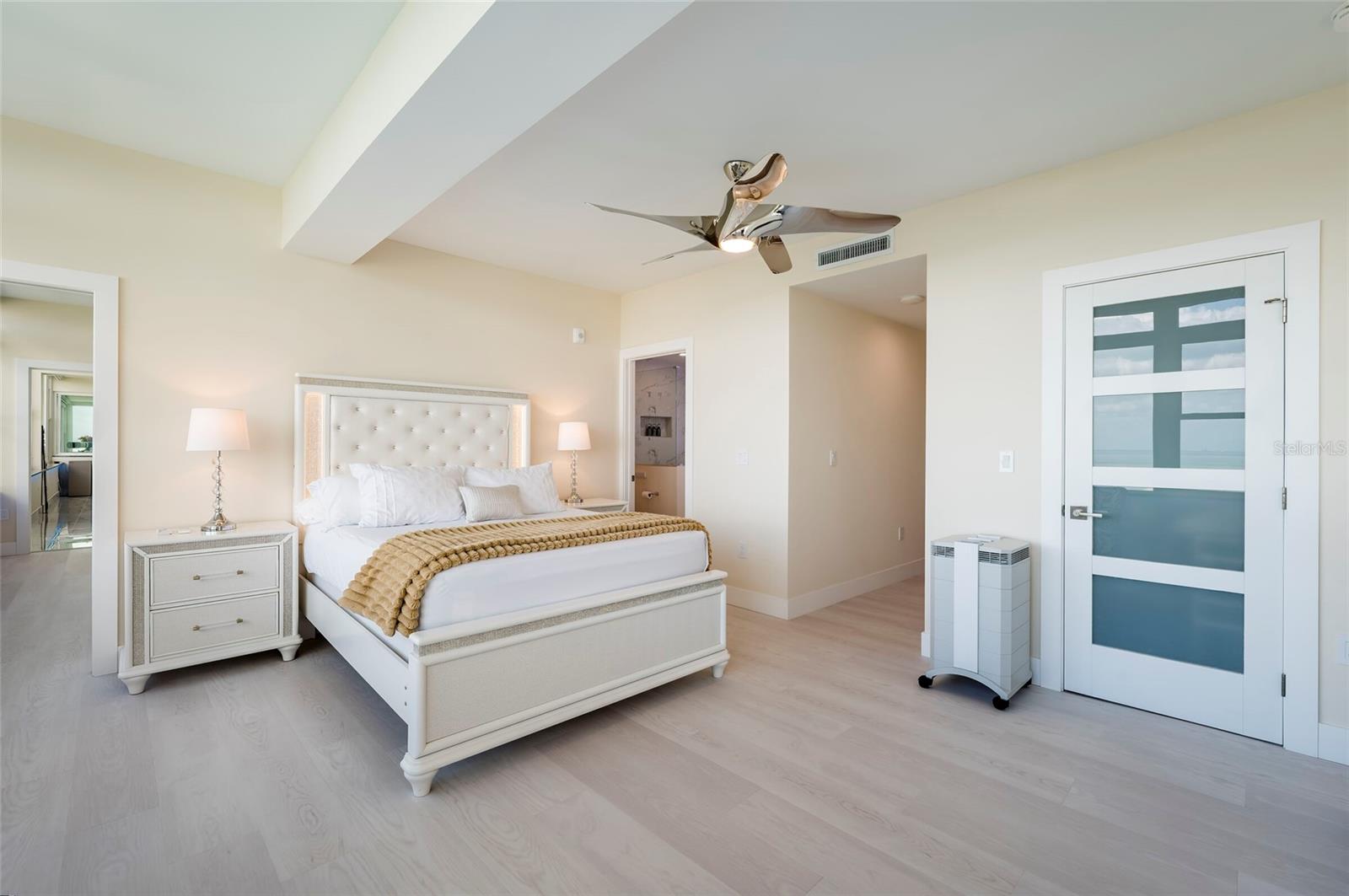 Listing photo id 48 for 1365 Snell Isle Boulevard Ne 9a