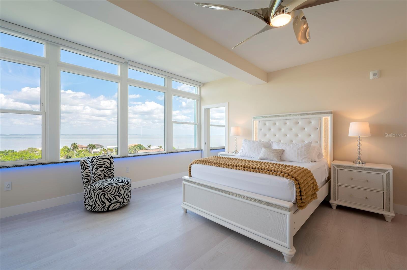 Listing photo id 49 for 1365 Snell Isle Boulevard Ne 9a