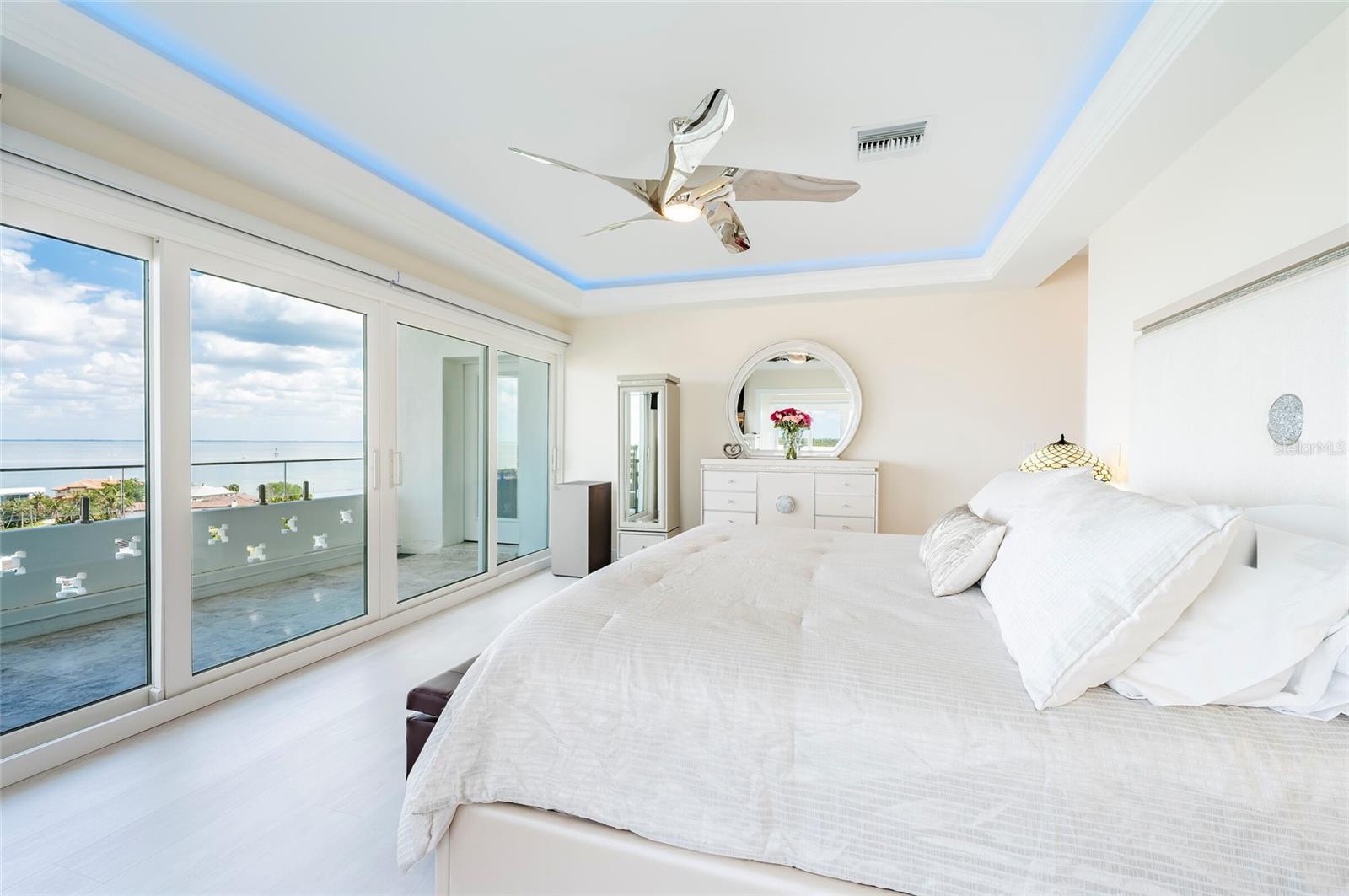 Listing photo id 56 for 1365 Snell Isle Boulevard Ne 9a