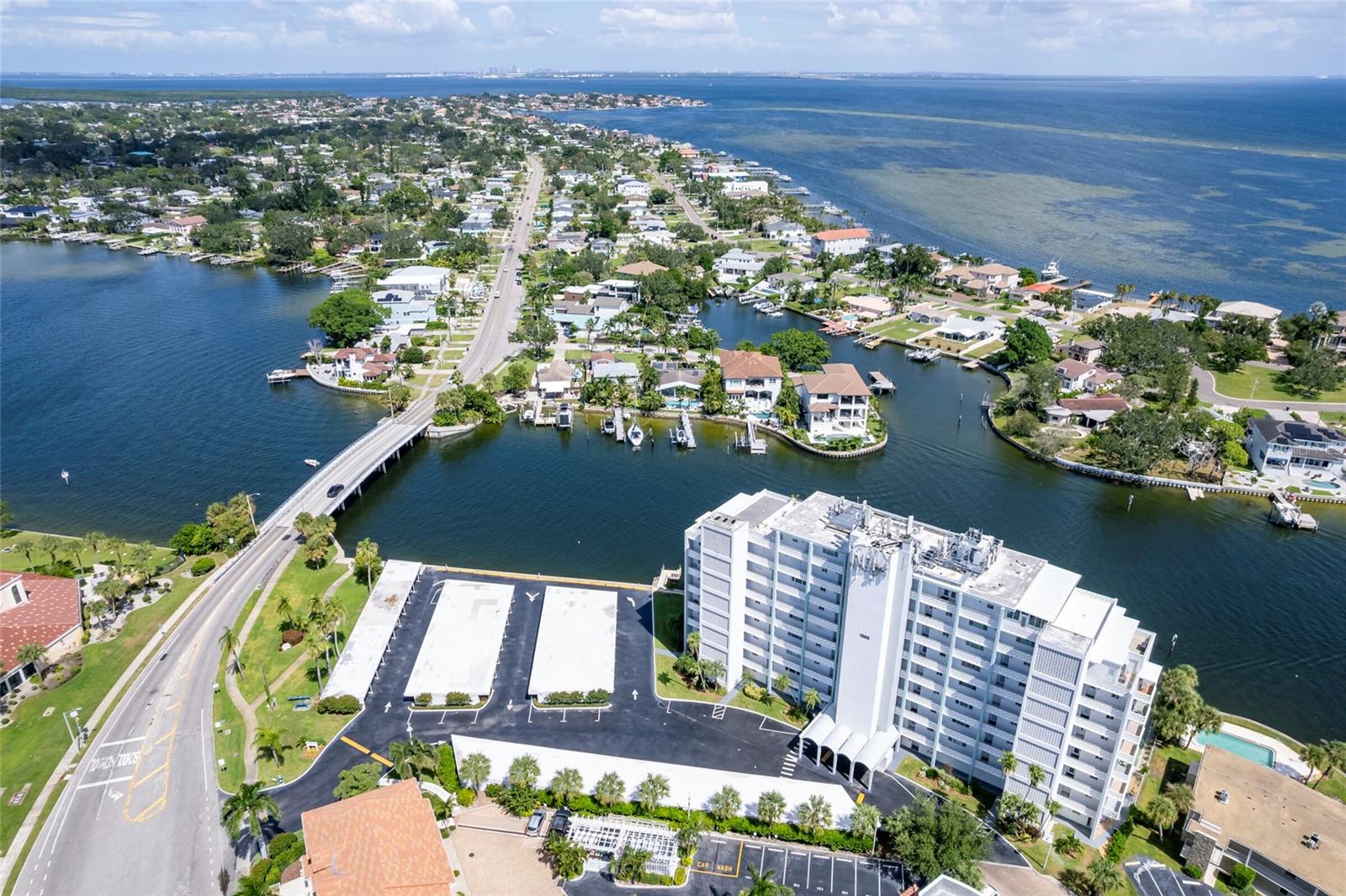 Listing photo id 4 for 1365 Snell Isle Boulevard Ne 9a