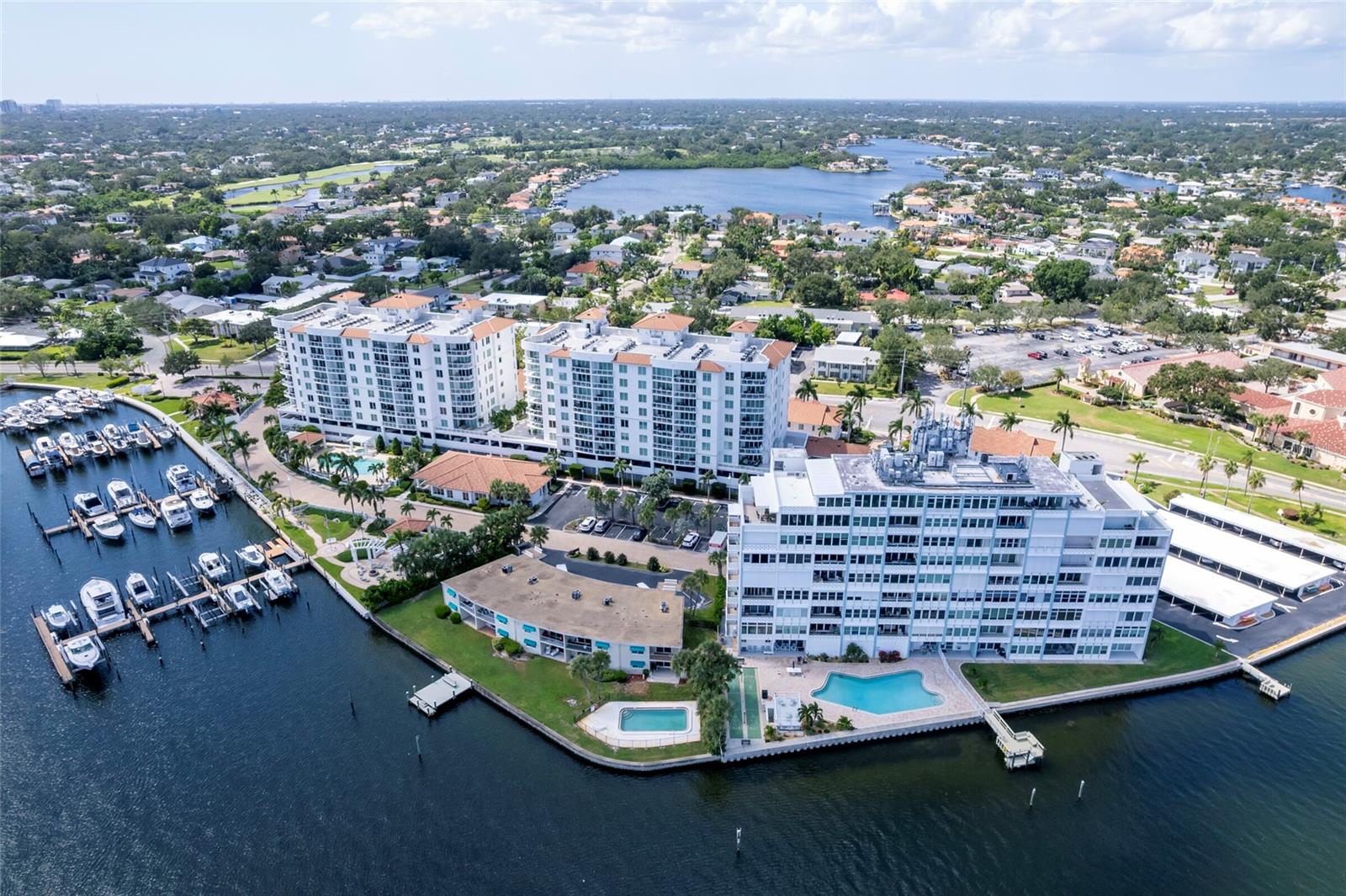 Listing photo id 5 for 1365 Snell Isle Boulevard Ne 9a