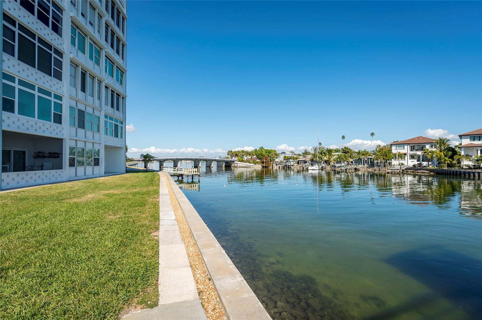 Listing photo id 73 for 1365 Snell Isle Boulevard Ne 9a