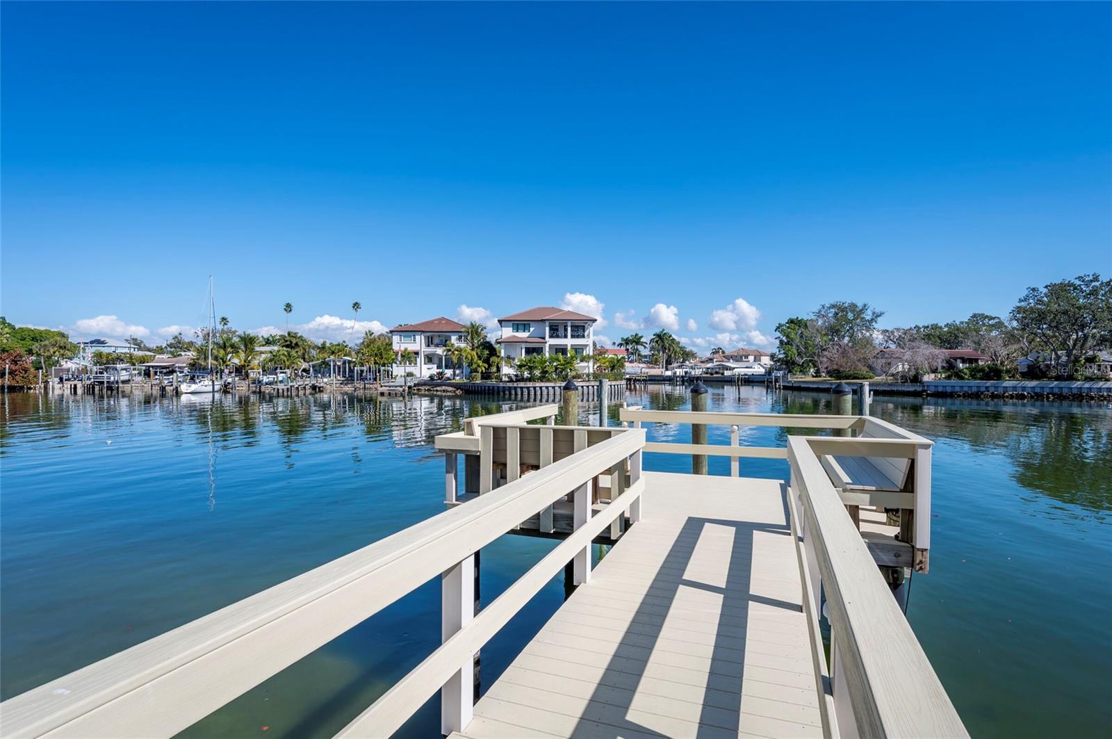 Listing photo id 74 for 1365 Snell Isle Boulevard Ne 9a