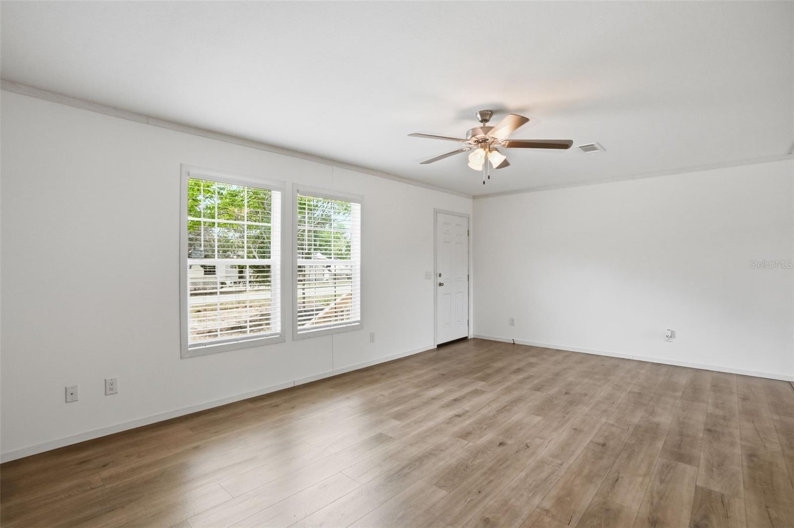 Image 20 of 72 For 9533 Round Lake Drive