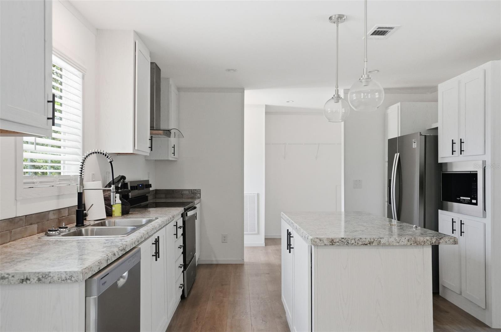 Image 21 of 72 For 9533 Round Lake Drive