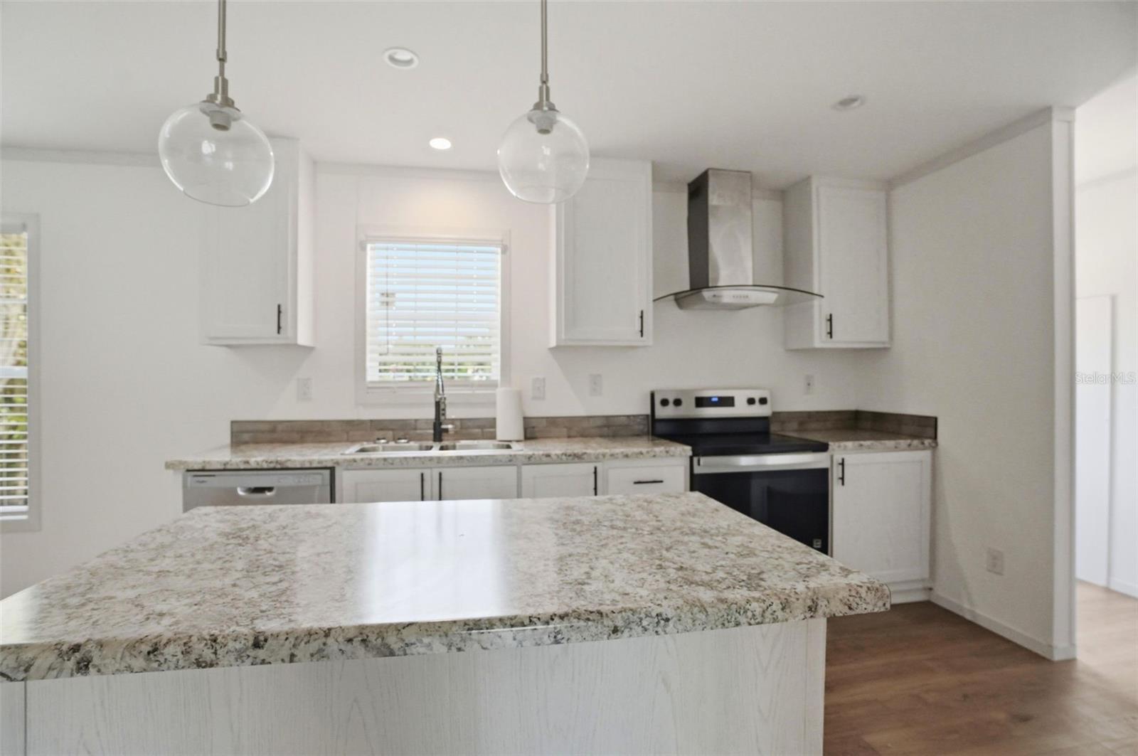 Image 25 of 72 For 9533 Round Lake Drive