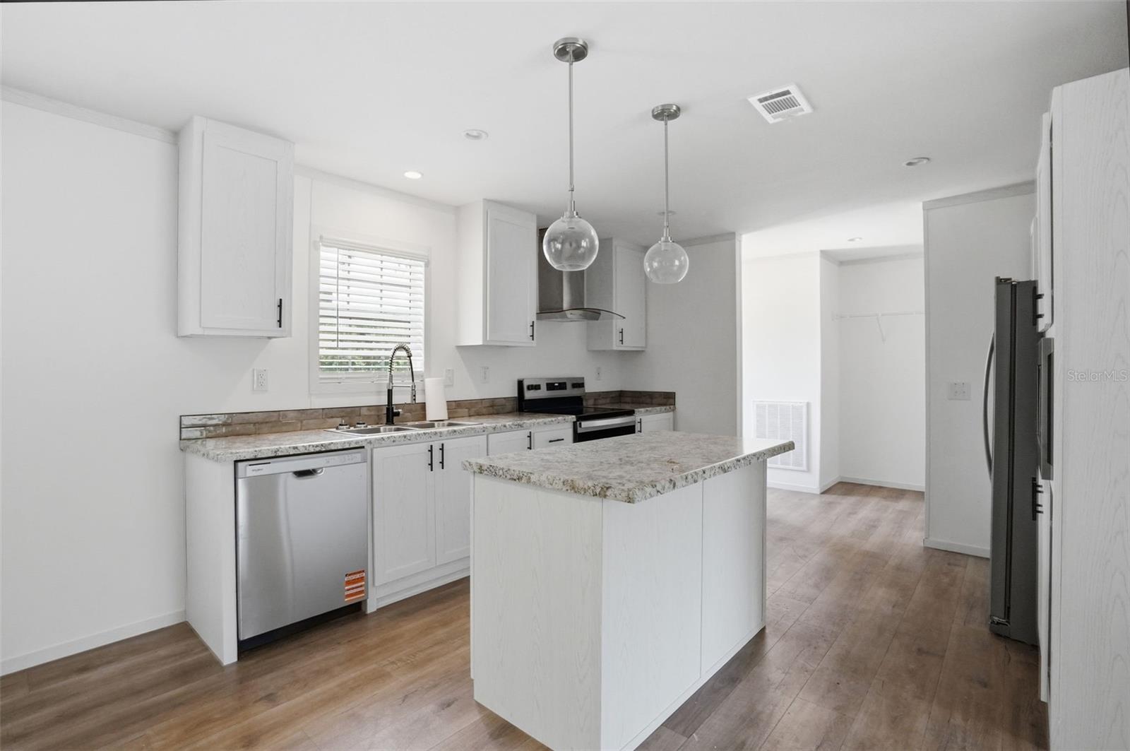 Image 26 of 72 For 9533 Round Lake Drive