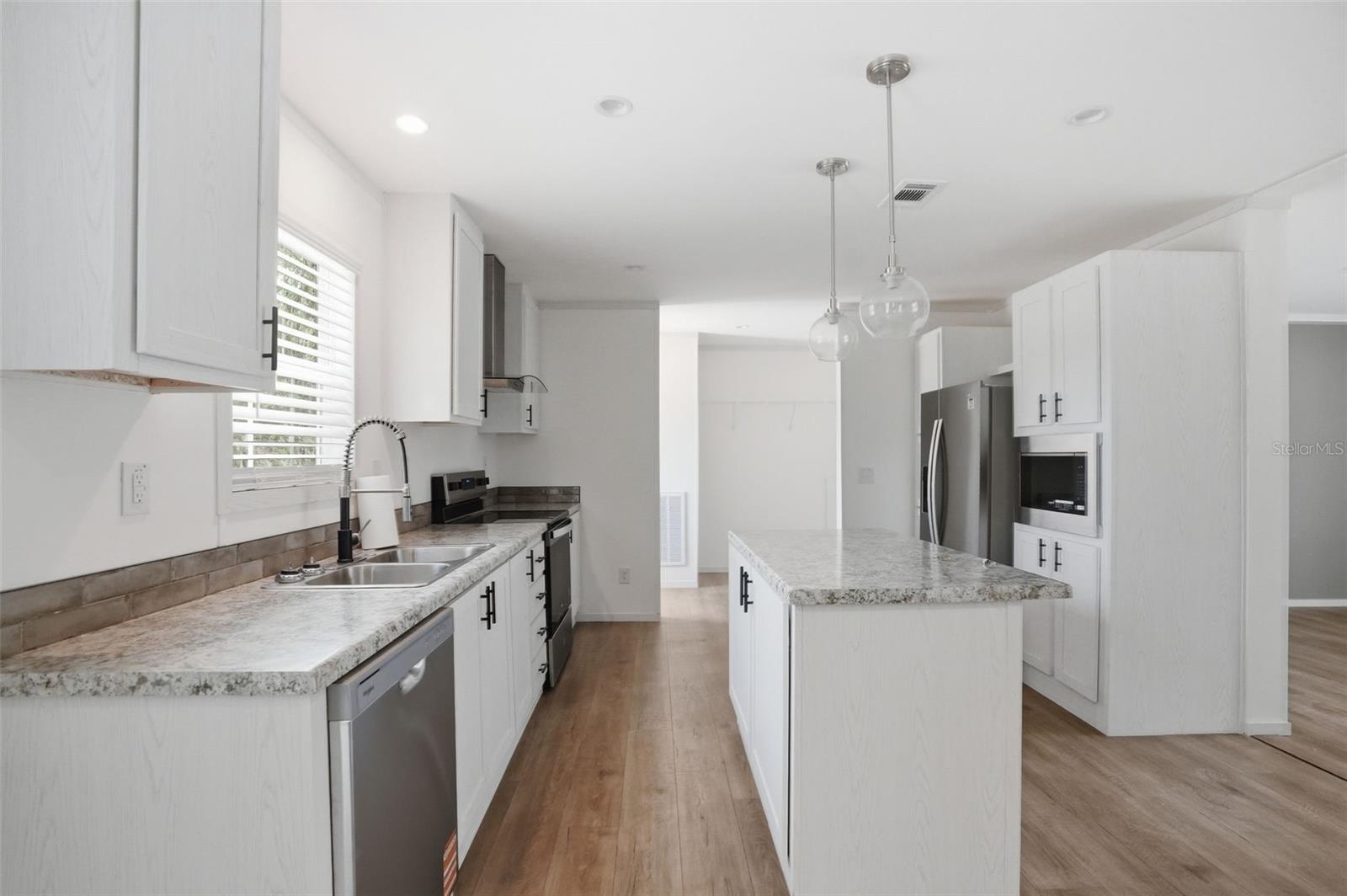 Image 27 of 72 For 9533 Round Lake Drive