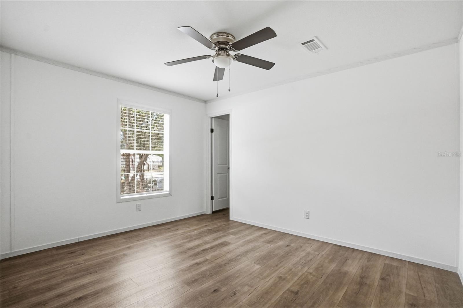 Image 28 of 72 For 9533 Round Lake Drive