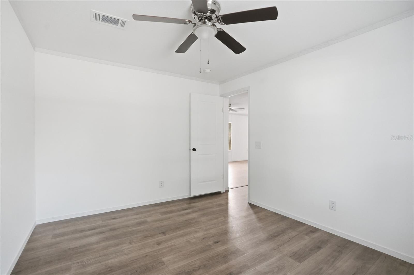 Image 29 of 72 For 9533 Round Lake Drive