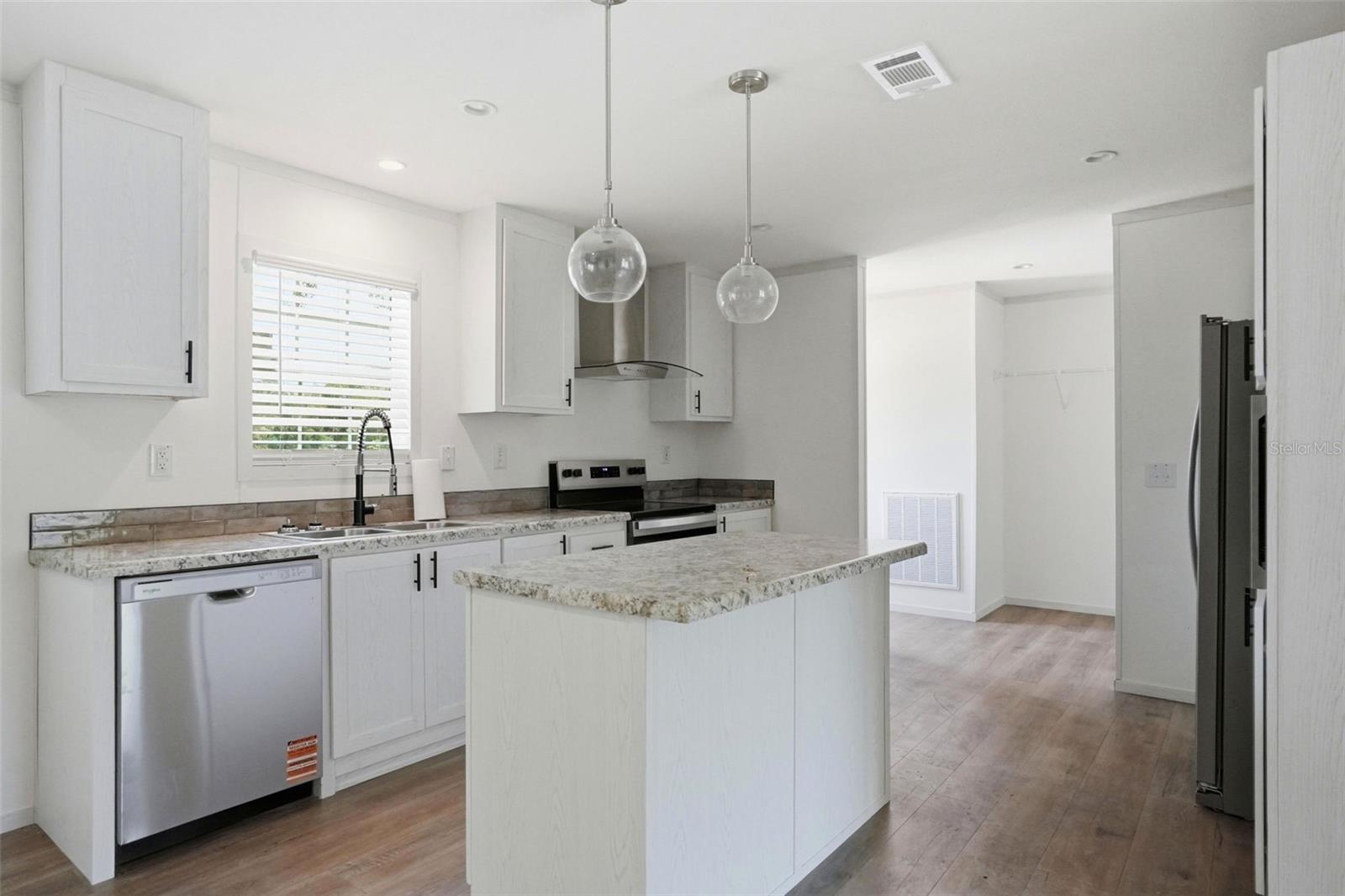 Image 3 of 72 For 9533 Round Lake Drive