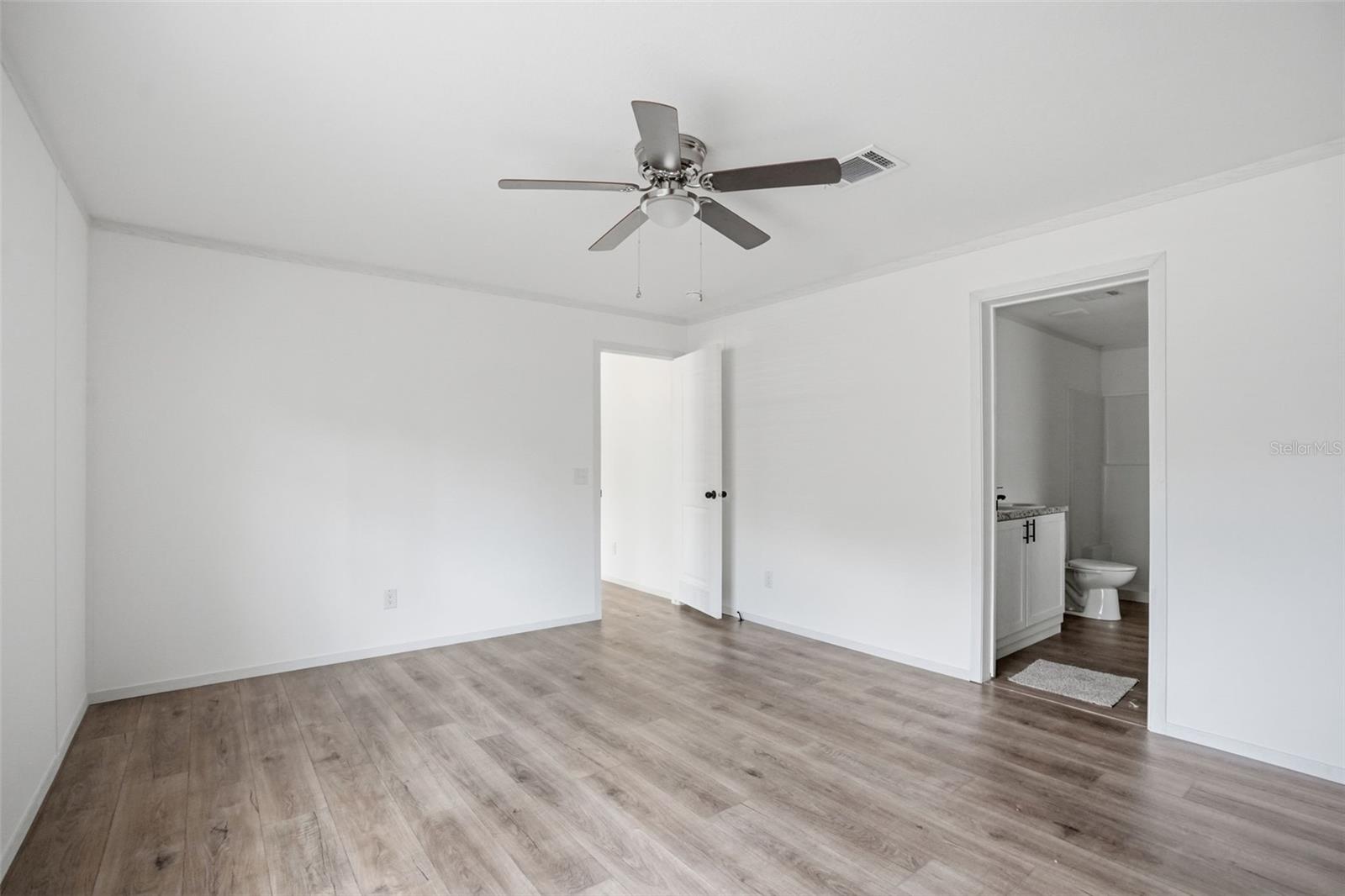 Image 32 of 72 For 9533 Round Lake Drive