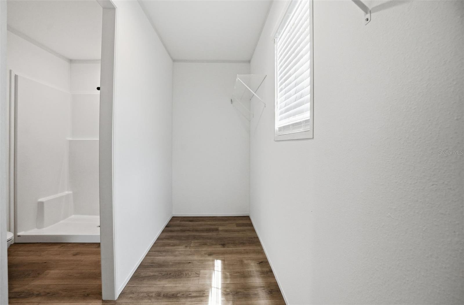 Image 33 of 72 For 9533 Round Lake Drive