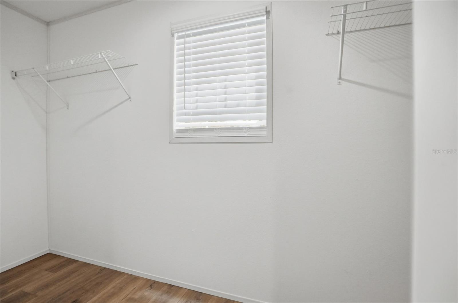 Image 34 of 72 For 9533 Round Lake Drive