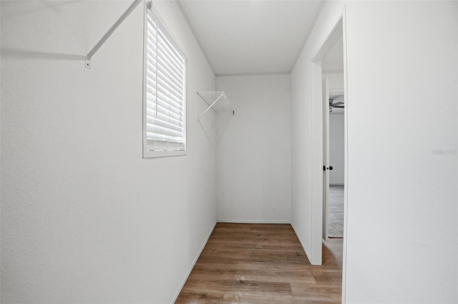 Image 35 of 72 For 9533 Round Lake Drive