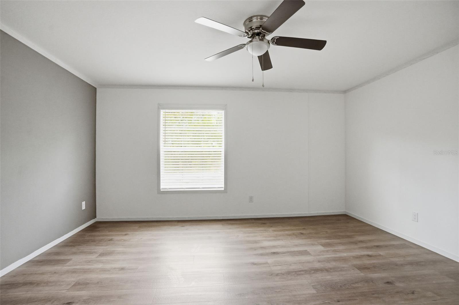 Image 36 of 72 For 9533 Round Lake Drive