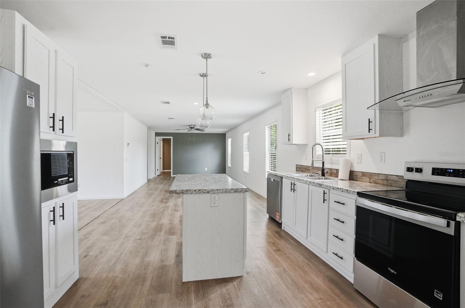 Image 4 of 72 For 9533 Round Lake Drive