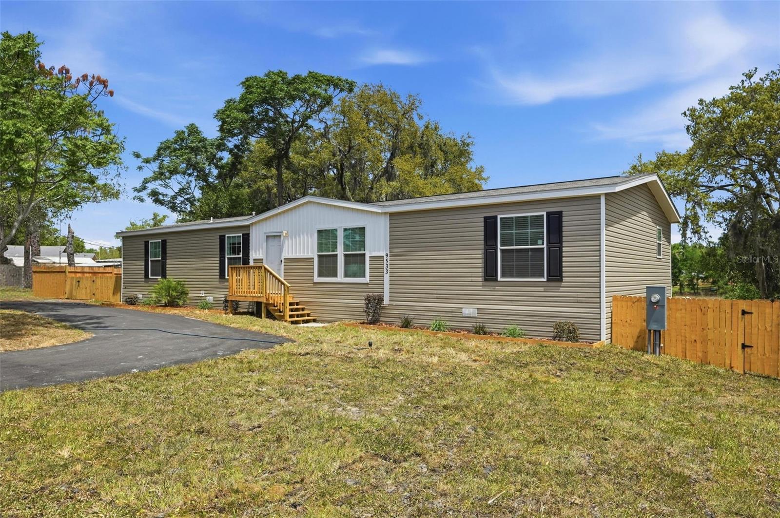 Image 44 of 72 For 9533 Round Lake Drive